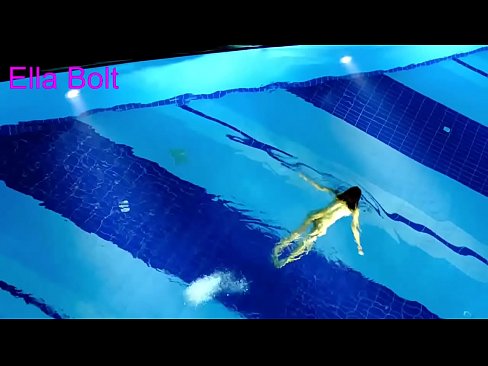 ❤️ No puedo dejar de mirar, joven rubia pillada nadando desnuda en la piscina del complejo ELLA BOLT Porno duro en es.banglablog.top ❌️